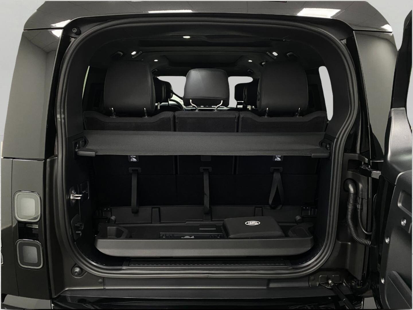 2026 Land Rover Defender V8 - Photo 7