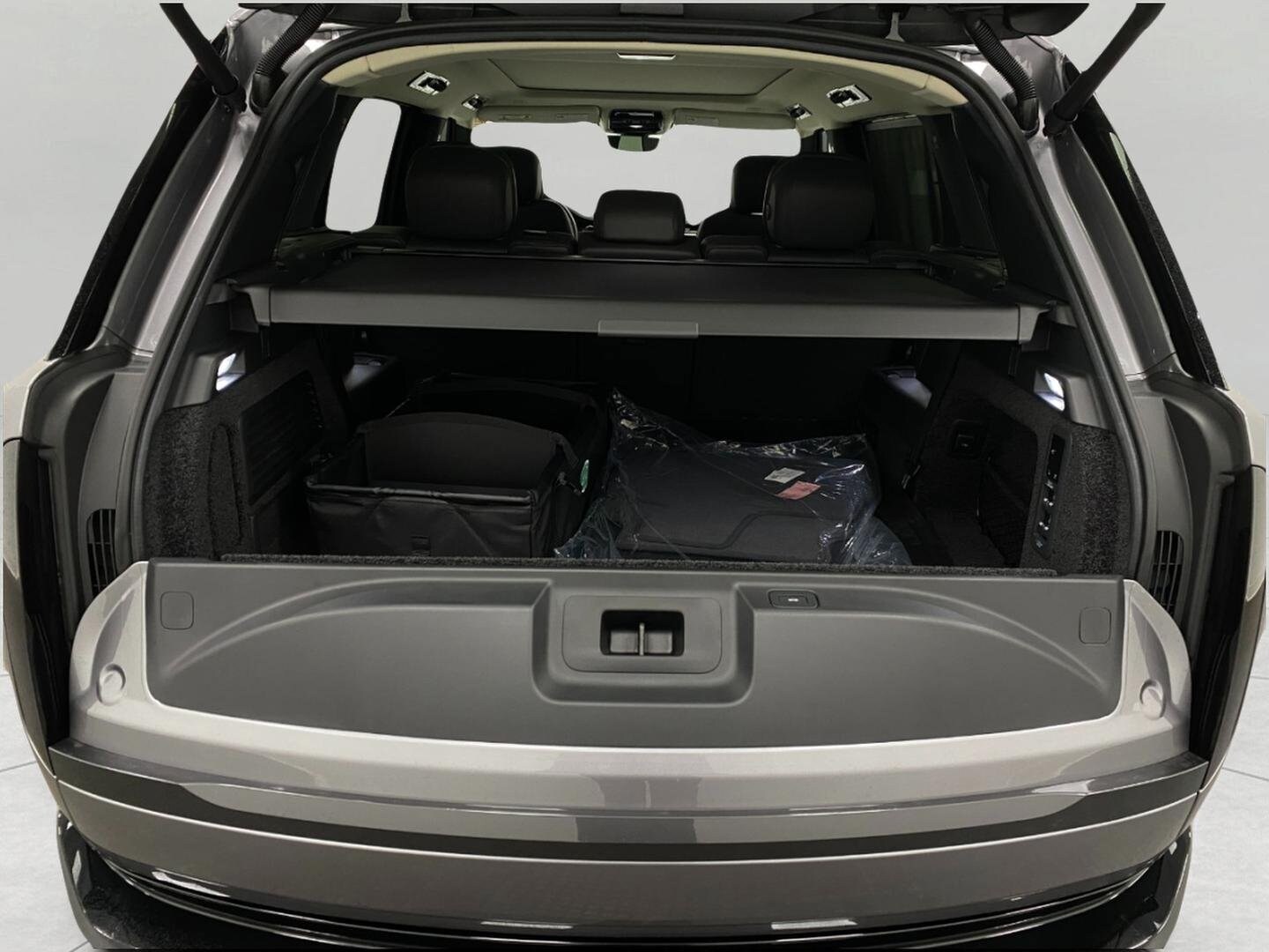 2026 Land Rover Range Rover SE - Photo 6