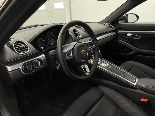 2025 Porsche Cayman photo 4