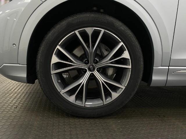 2024 Audi Q8 55 Premium photo 3