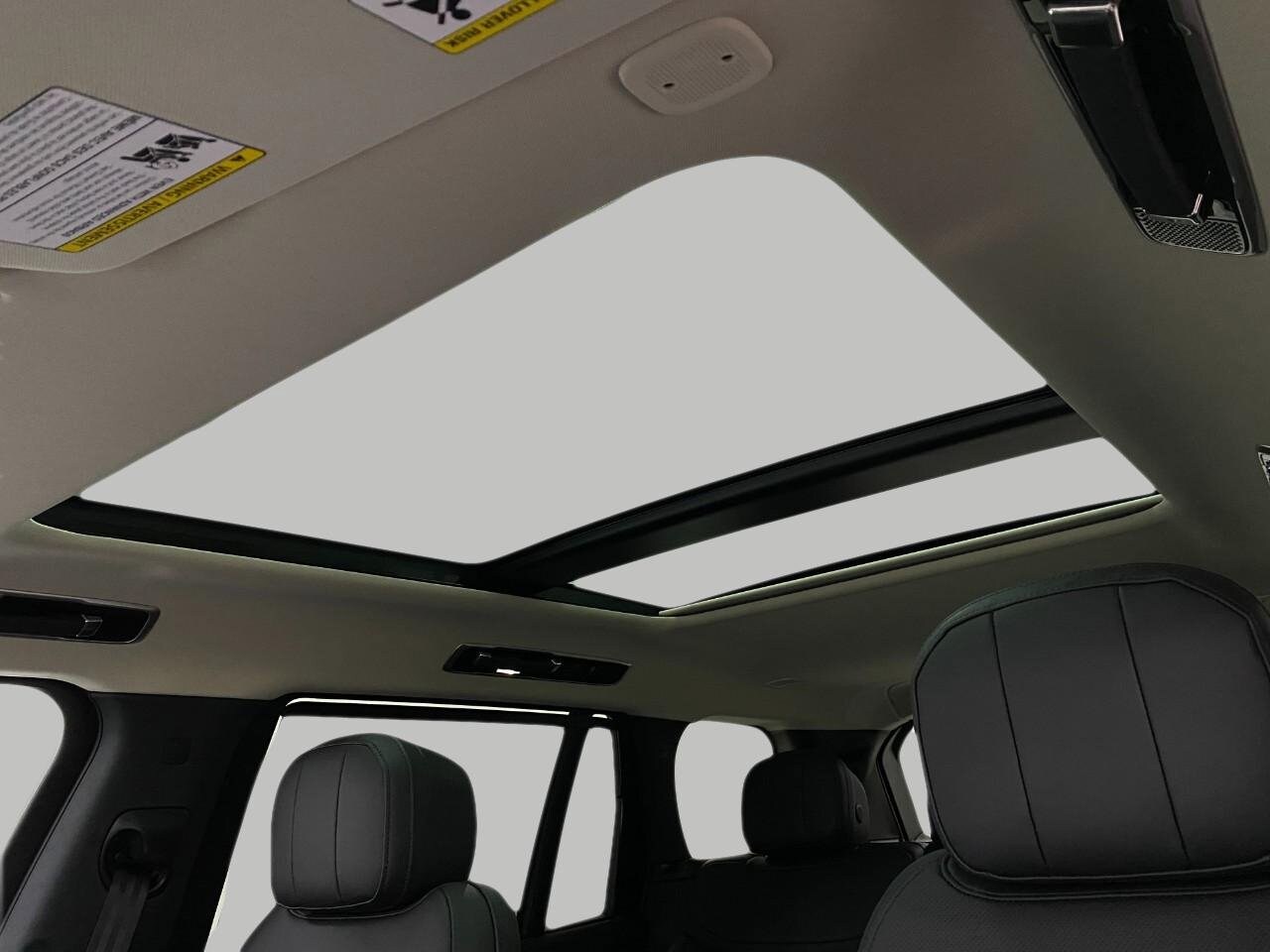 2026 Land Rover Range Rover SE - Photo 32