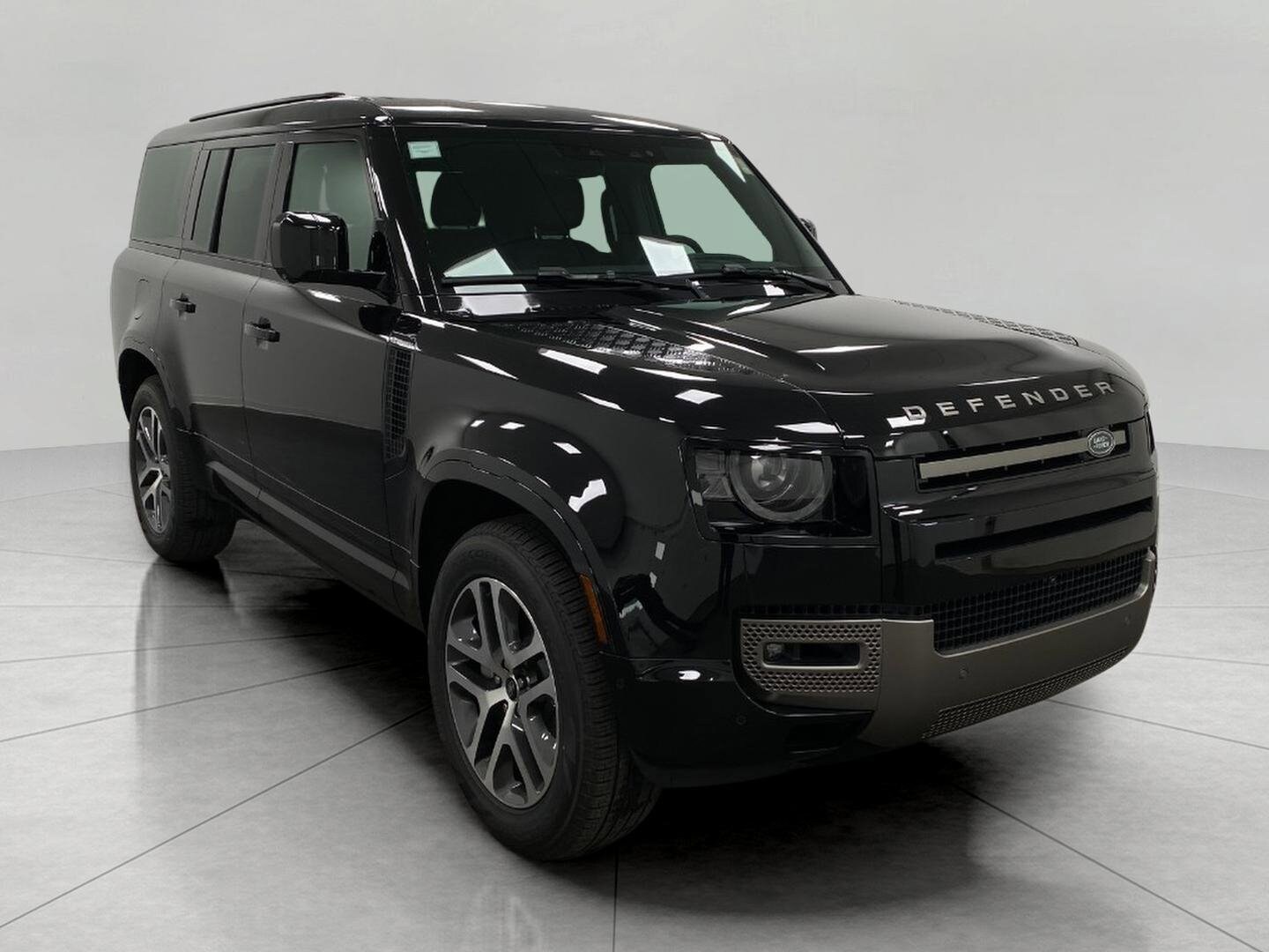 2025 Land Rover Defender X-Dynamic SE photo 2