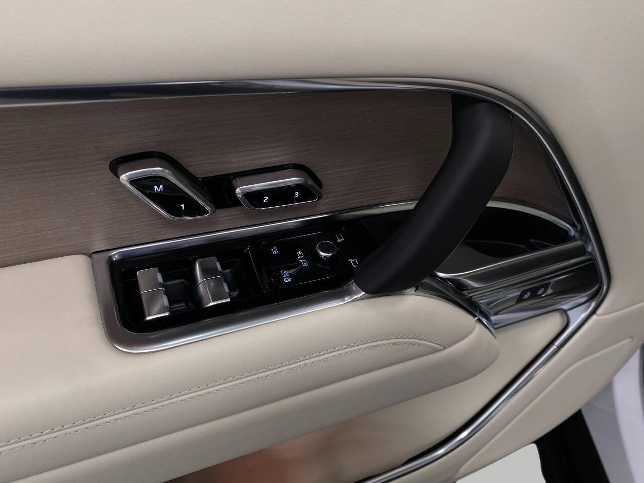 2025 Land Rover Range Rover SE - Photo 66