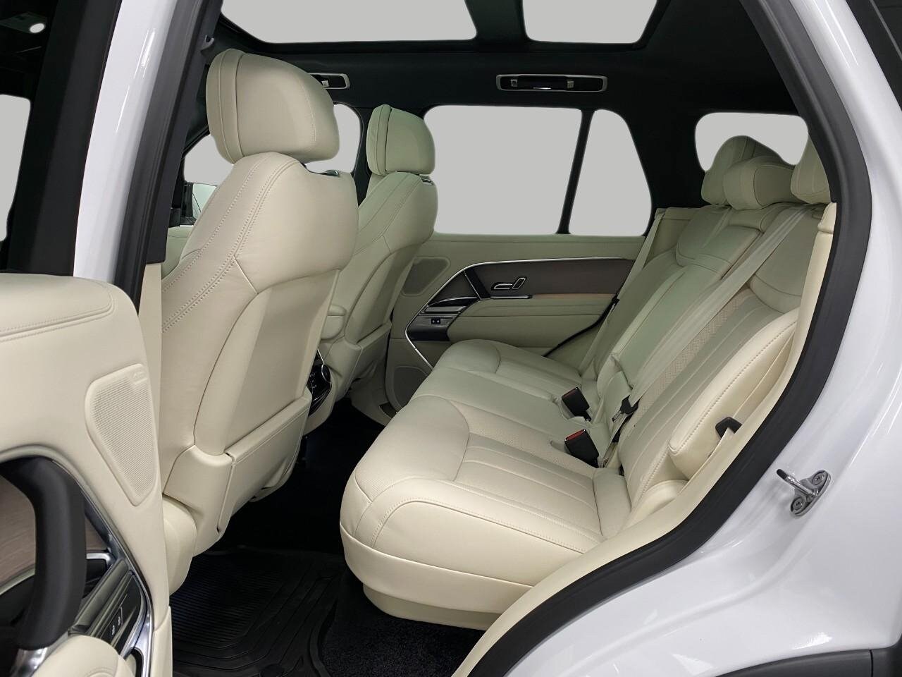 2025 Land Rover Range Rover SE - Photo 29