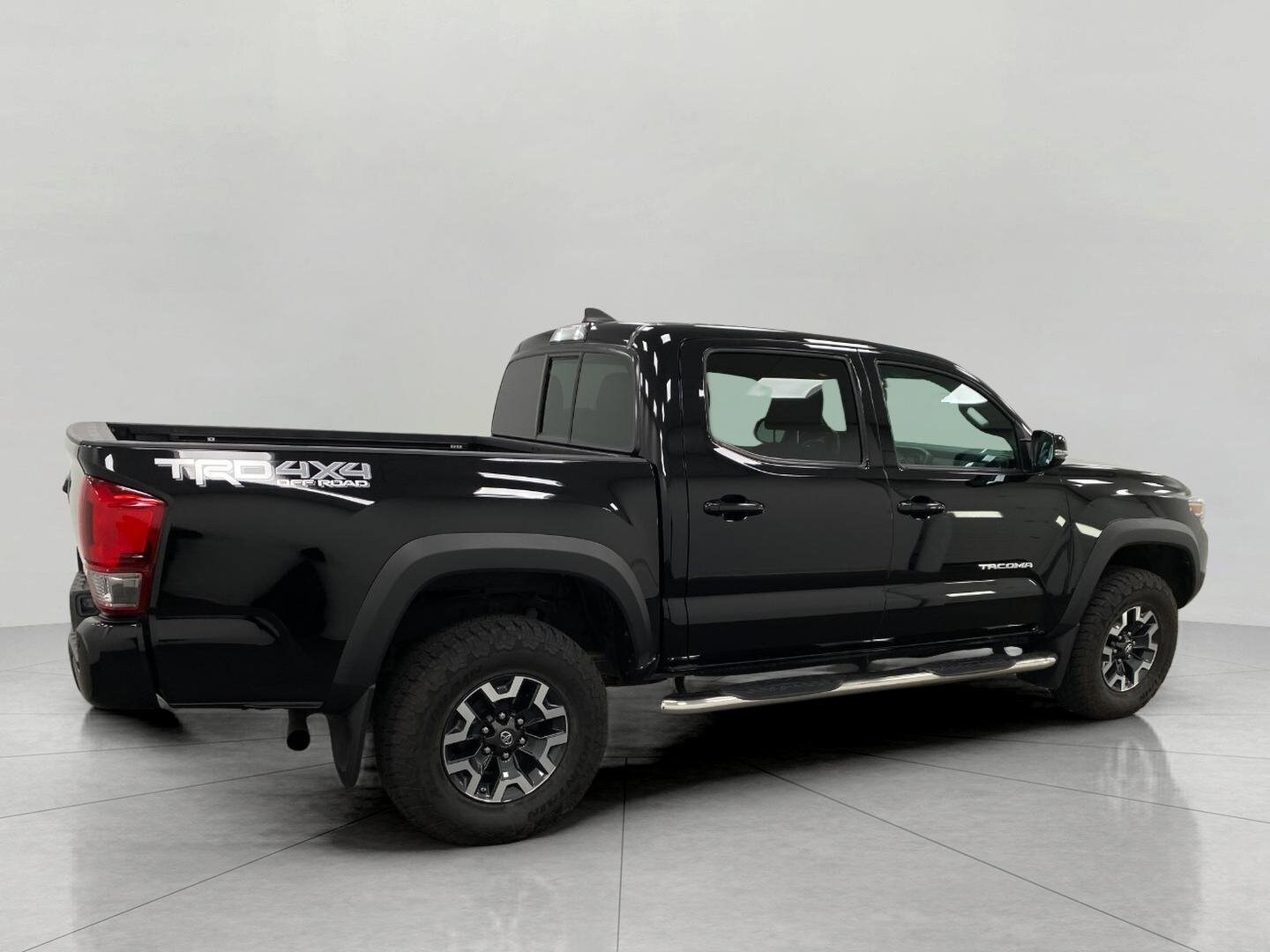 2016 Toyota Tacoma Double Cab photo 2