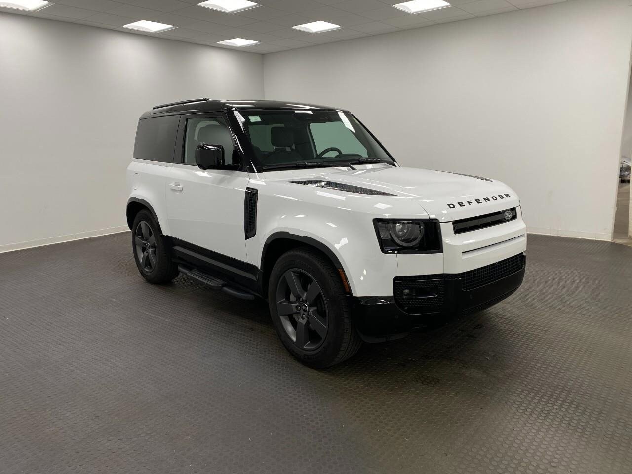 2025 Land Rover Defender 90 X-Dynamic SE photo 2
