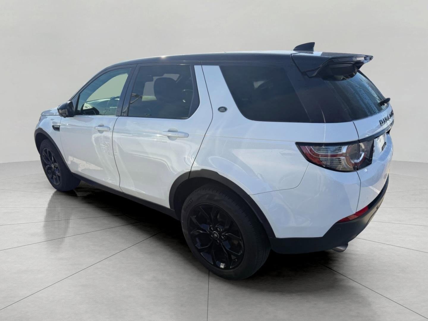 2017 Land Rover Discovery Sport HSE photo 3