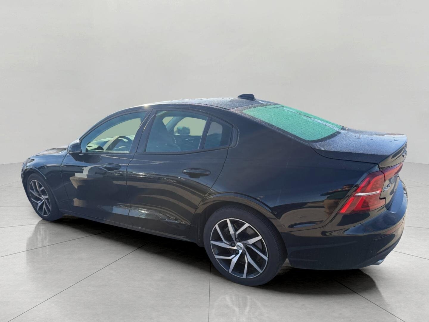 2019 Volvo S60 T6 AWD Momentum photo 3