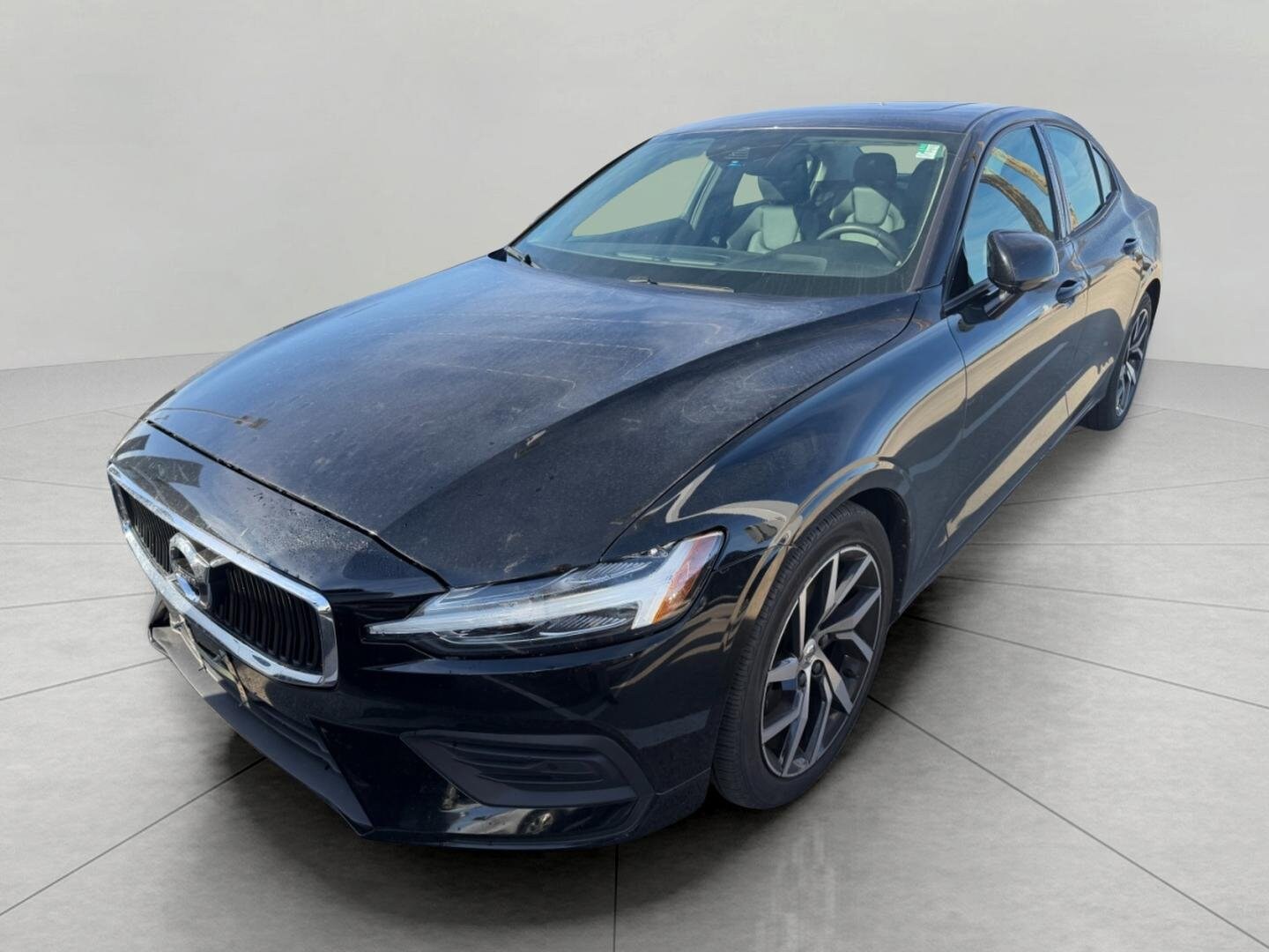 2019 Volvo S60 T6 AWD Momentum photo 2
