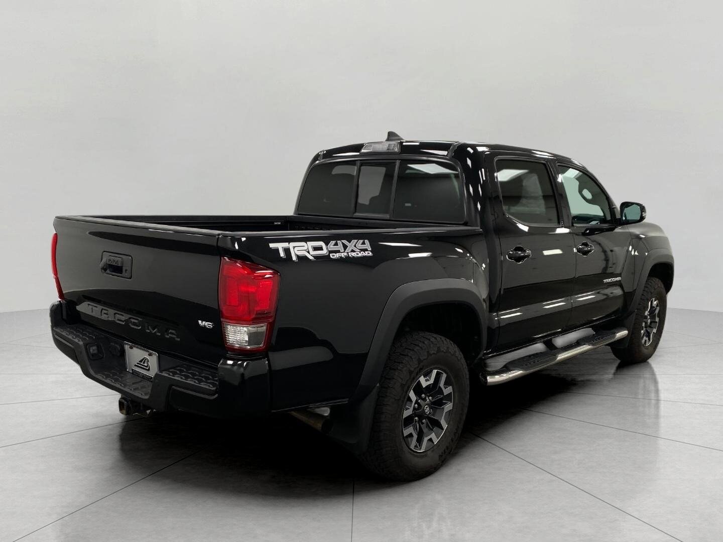 2016 Toyota Tacoma Double Cab photo 3