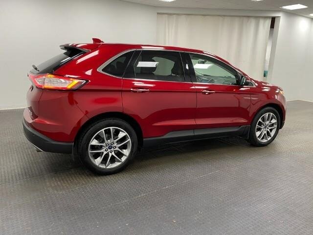 2017 Ford Edge Titanium photo 2