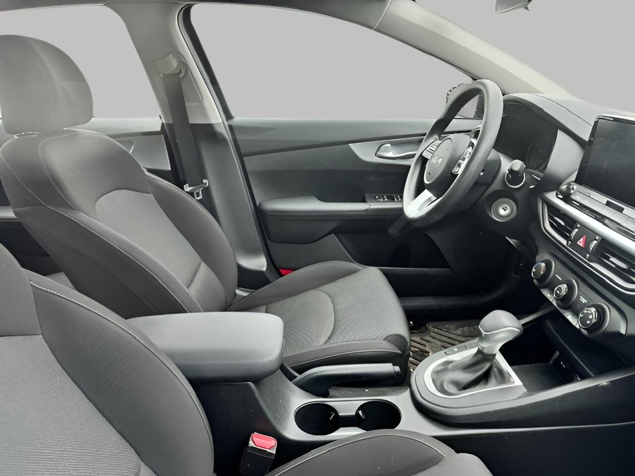 2022 Kia Forte LXS photo 3