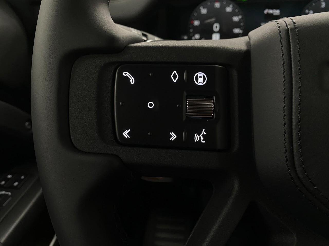 2026 Land Rover Defender V8 - Photo 15
