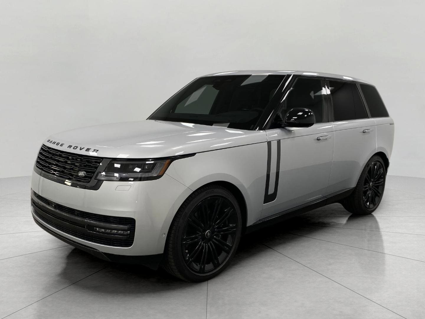 2025 Land Rover Range Rover SE's photo