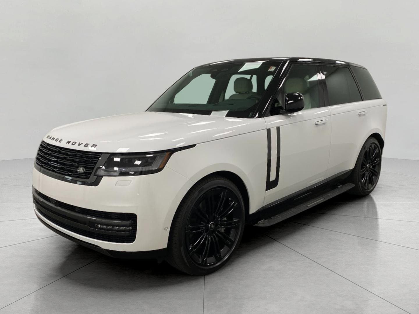 2025 Land Rover Range Rover SE's photo