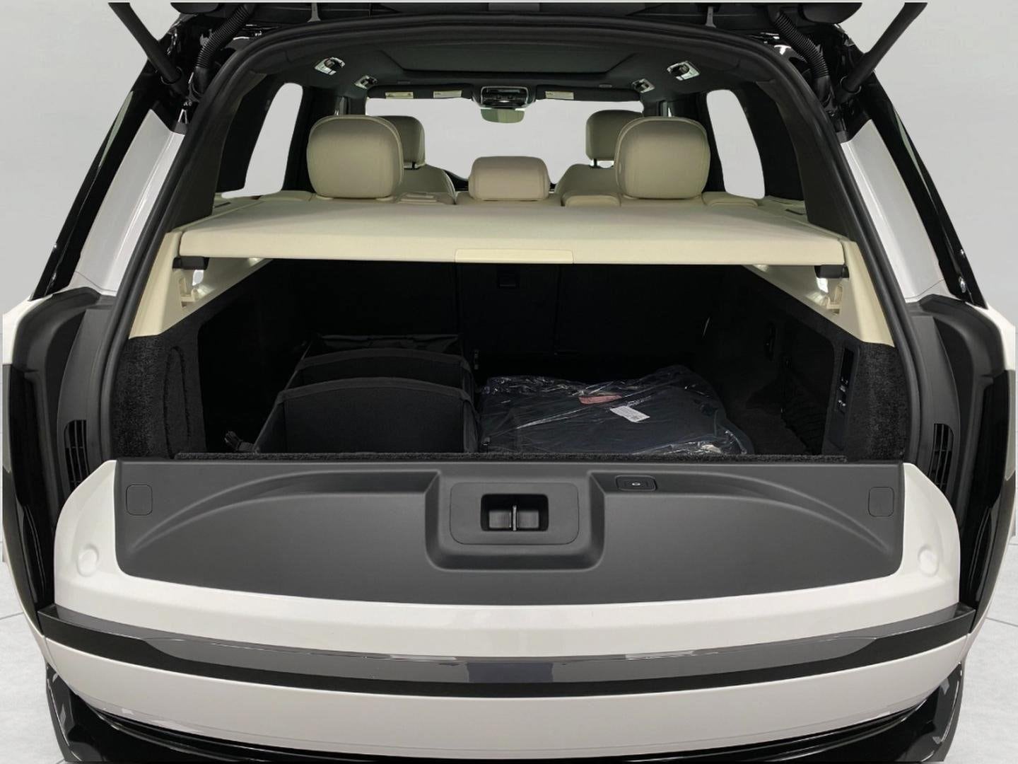 2025 Land Rover Range Rover SE - Photo 40
