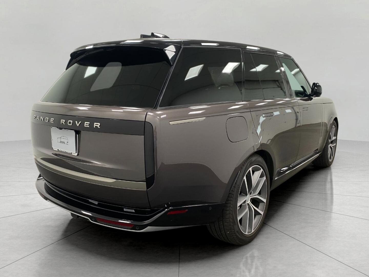 2025 Land Rover Range Rover SE photo 3