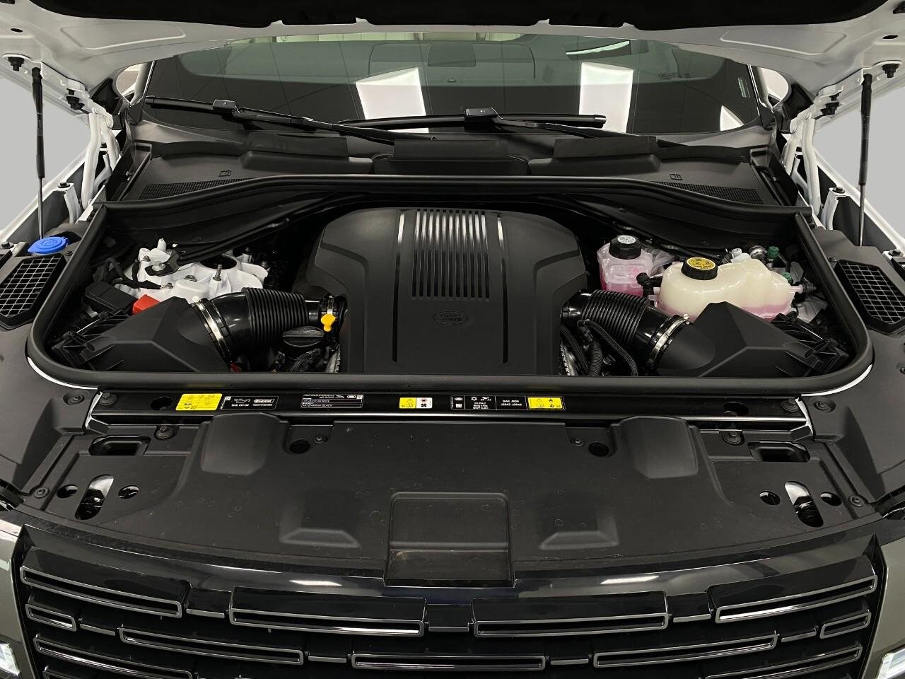 2025 Land Rover Range Rover SE - Photo 13