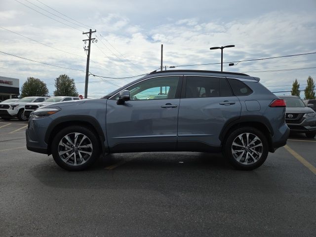 2022 Toyota Corolla Cross XLE photo 2