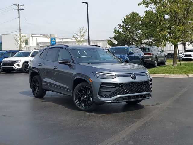 2026 Volkswagen Tiguan 2.0T SE R-Line Black 4Motion's photo