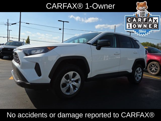 2022 Toyota RAV4 LE photo 3