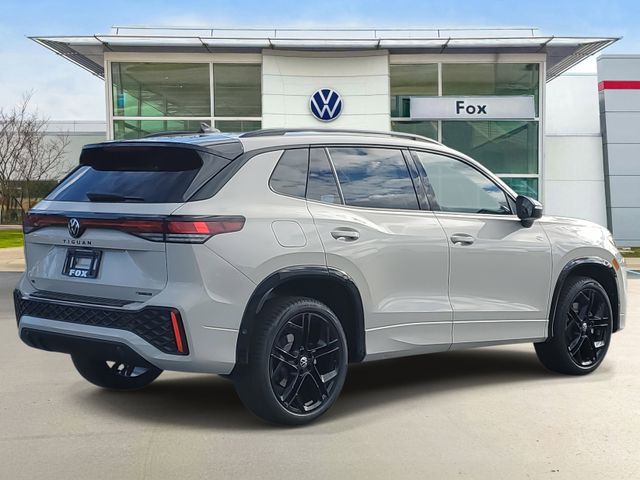 2026 Volkswagen Tiguan SE R-Line Black photo 4