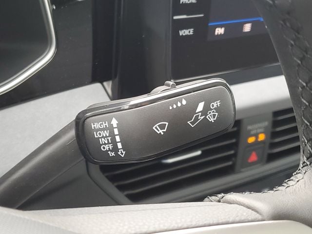 2025 Volkswagen Jetta SE - Photo 18