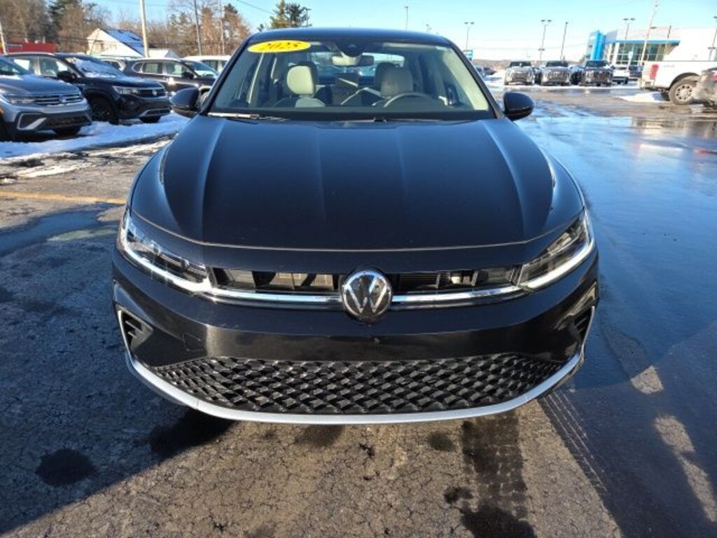 Used 2025 Volkswagen Jetta 1.5T SE Sedan