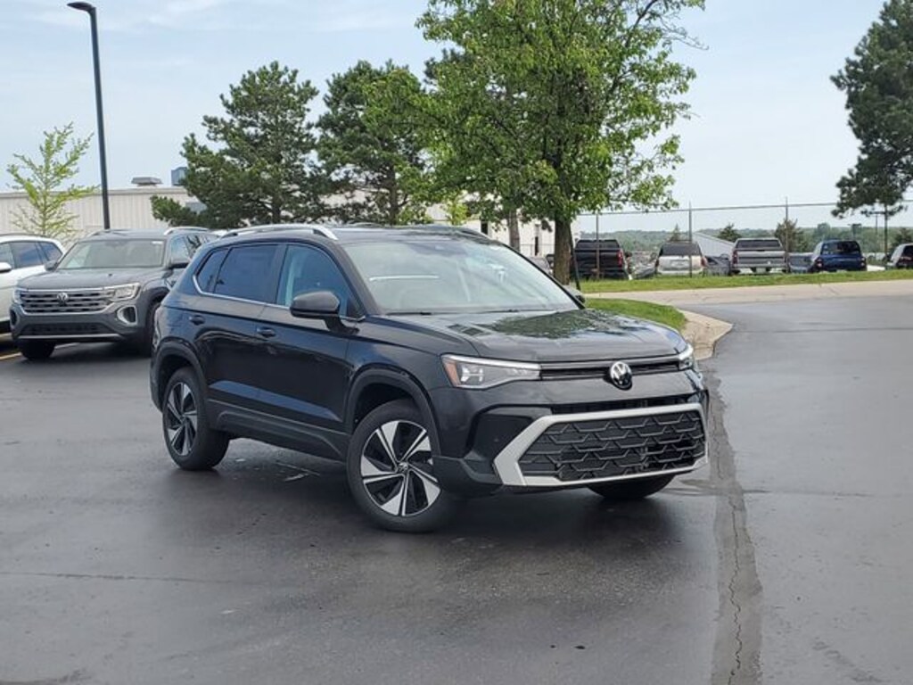 New 2026 Volkswagen Taos 1.5T SE SUV