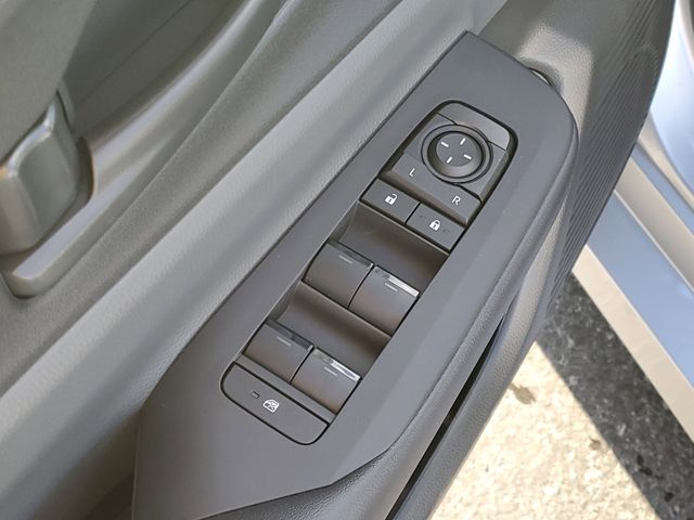 2026 Toyota Prius LE - Photo 9