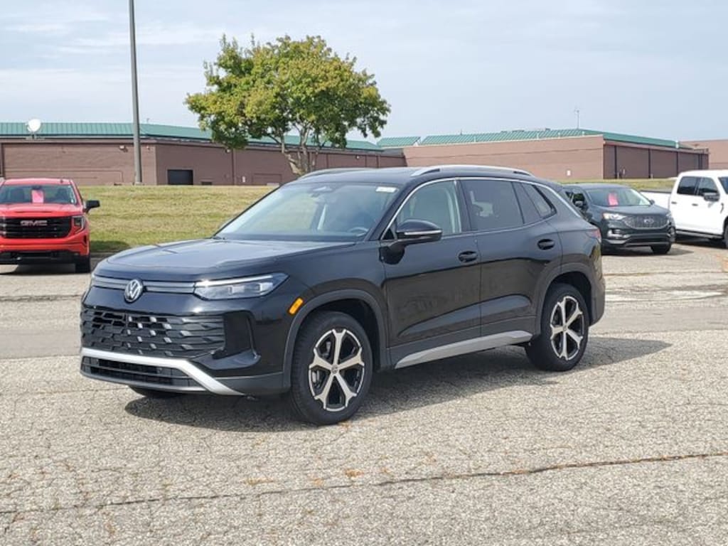 New 2025 Volkswagen Tiguan 2.0T SE SUV