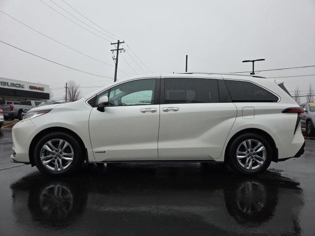 2021 Toyota Sienna Limited photo 4