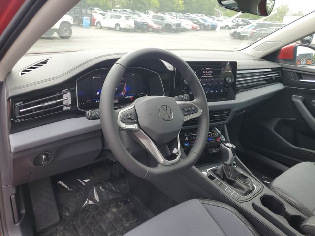 2025 Volkswagen Jetta SE - Photo 12