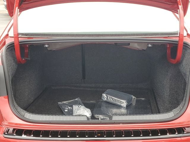 2025 Volkswagen Jetta SE - Photo 7