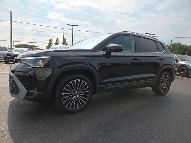 2025 Volkswagen Taos SE photo 2