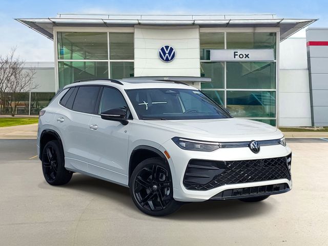 2026 Volkswagen Tiguan 2.0T SE R-Line Black 4Motion's photo