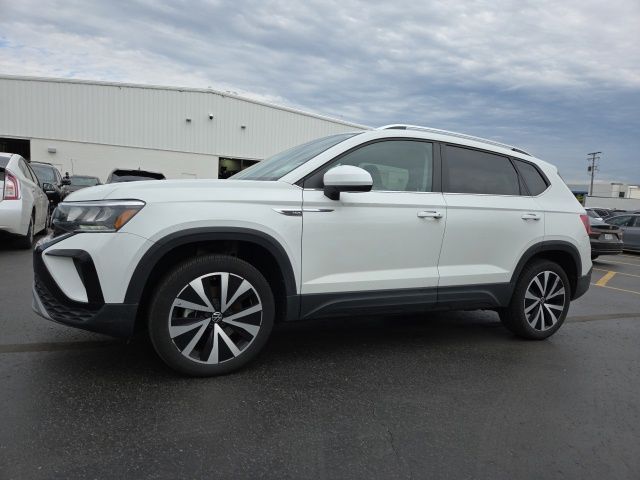 2023 Volkswagen Taos 1.5T SE's photo