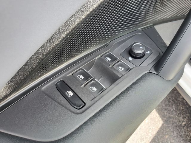 2026 Volkswagen Tiguan SE - Photo 22