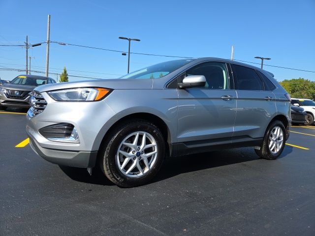 2022 Ford Edge SEL photo 3