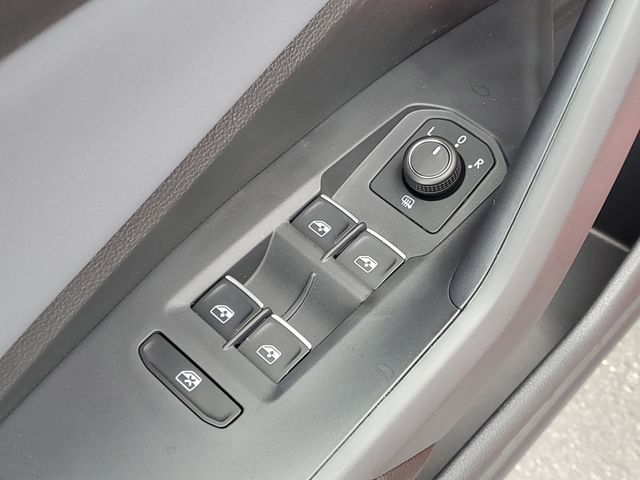 2025 Volkswagen Jetta SE - Photo 9