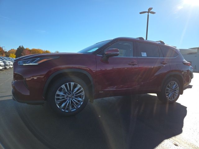 2025 Toyota Highlander Hybrid Platinum photo 2