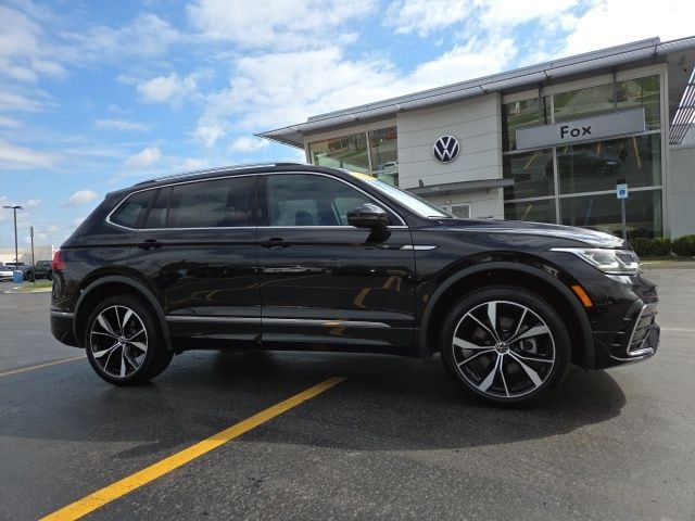 2024 Volkswagen Tiguan 2.0T SEL R-Line 4Motion's photo