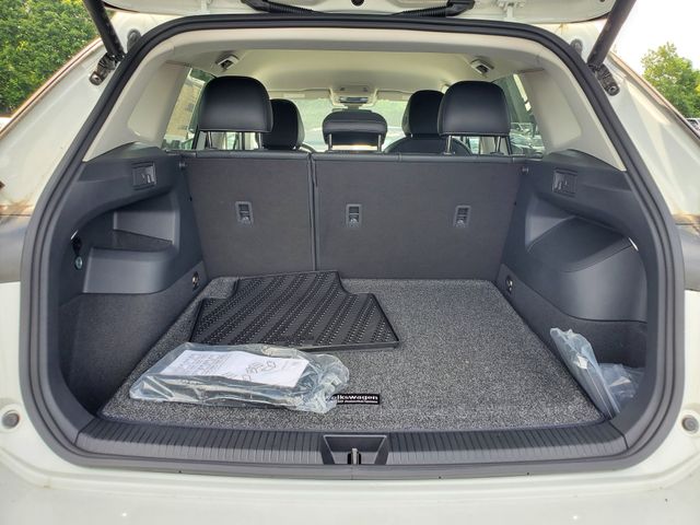 2026 Volkswagen Tiguan SE - Photo 13
