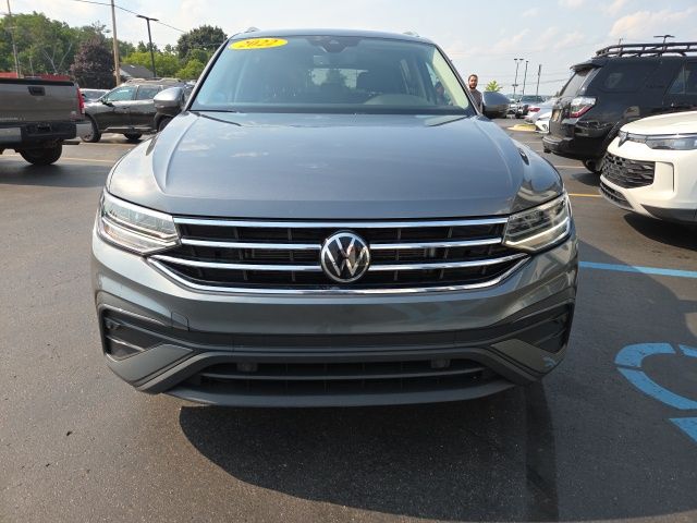 2022 Volkswagen Tiguan SE photo 2