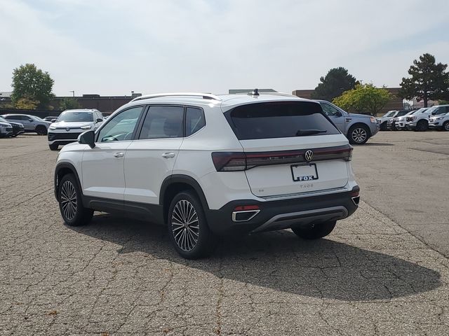 2025 Volkswagen Taos SE photo 2