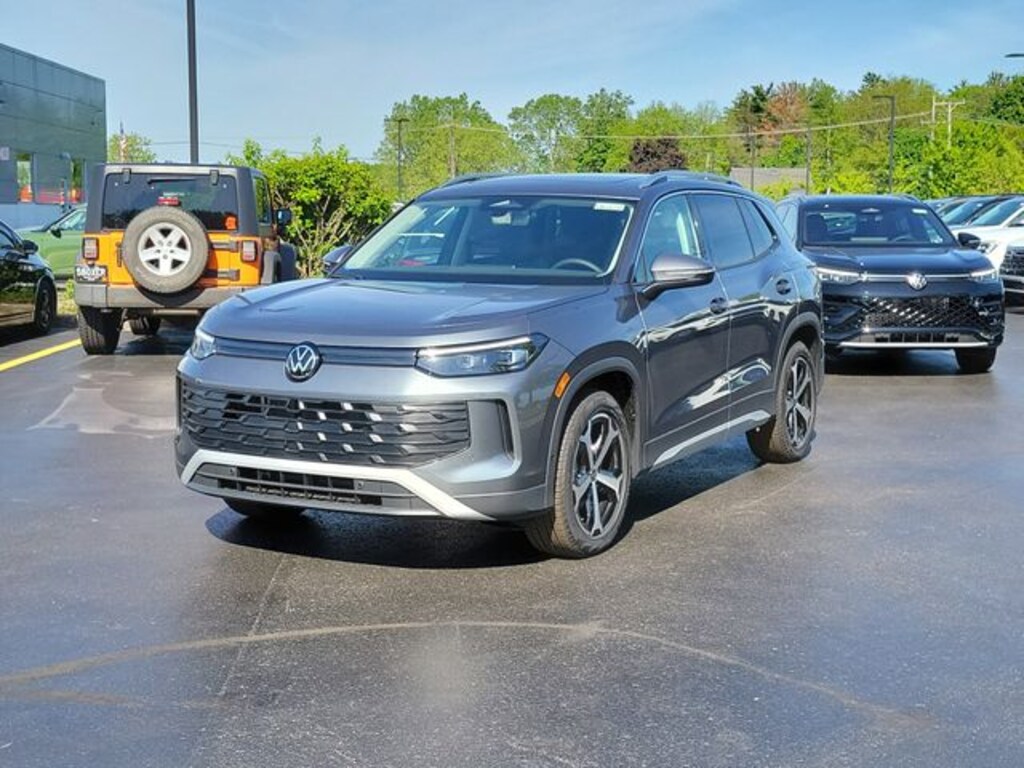 New 2026 Volkswagen Tiguan 2.0T SE SUV