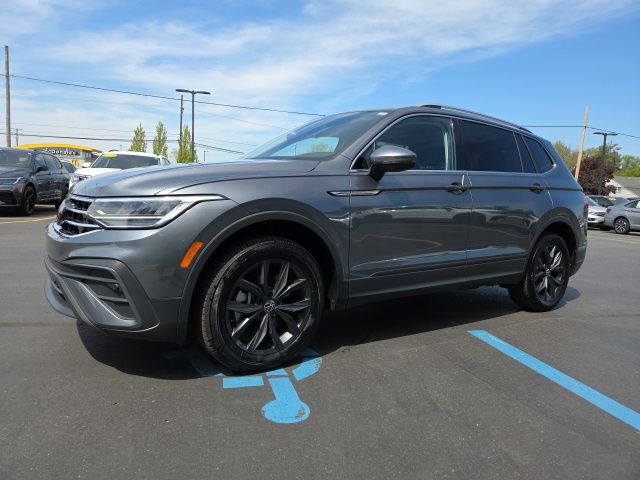 2024 Volkswagen Tiguan SE Wolfsburg Edition photo 2