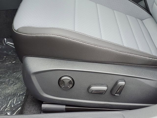 2025 Volkswagen Jetta SE - Photo 11