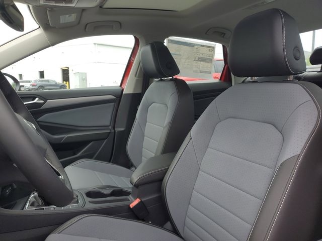 2025 Volkswagen Jetta SE - Photo 10