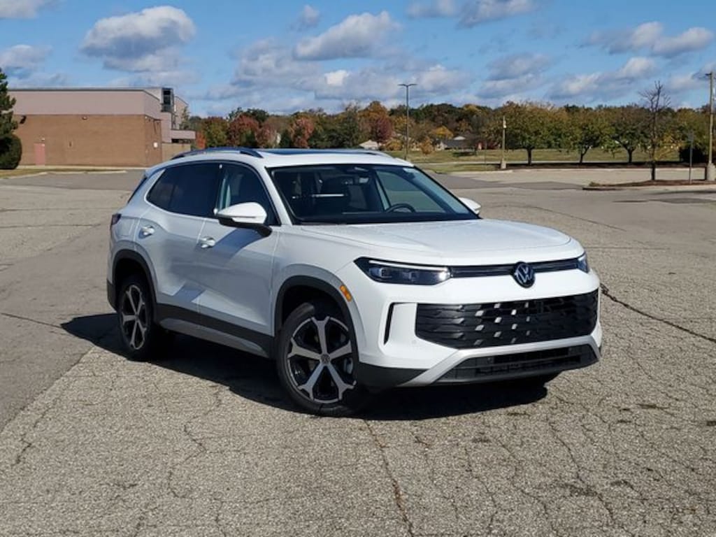 New 2026 Volkswagen Tiguan 2.0T SE SUV